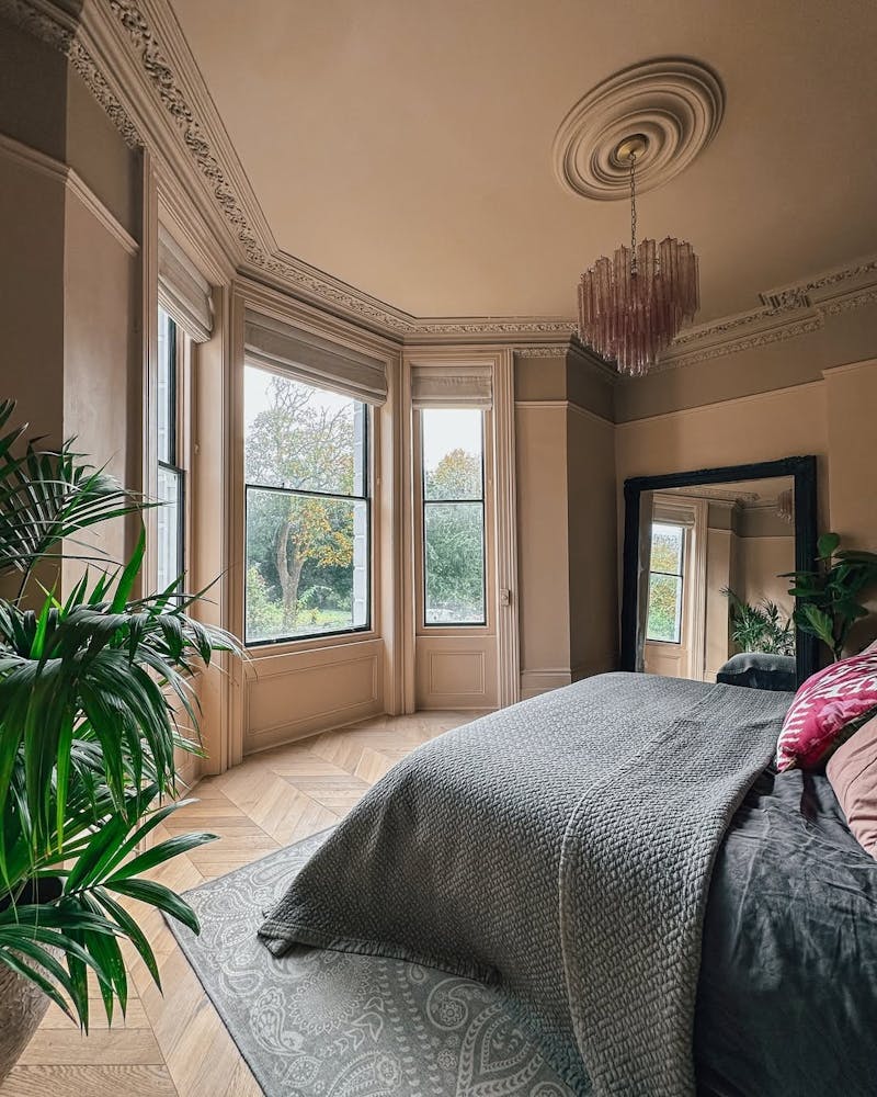 High Ceiling  Bedroom